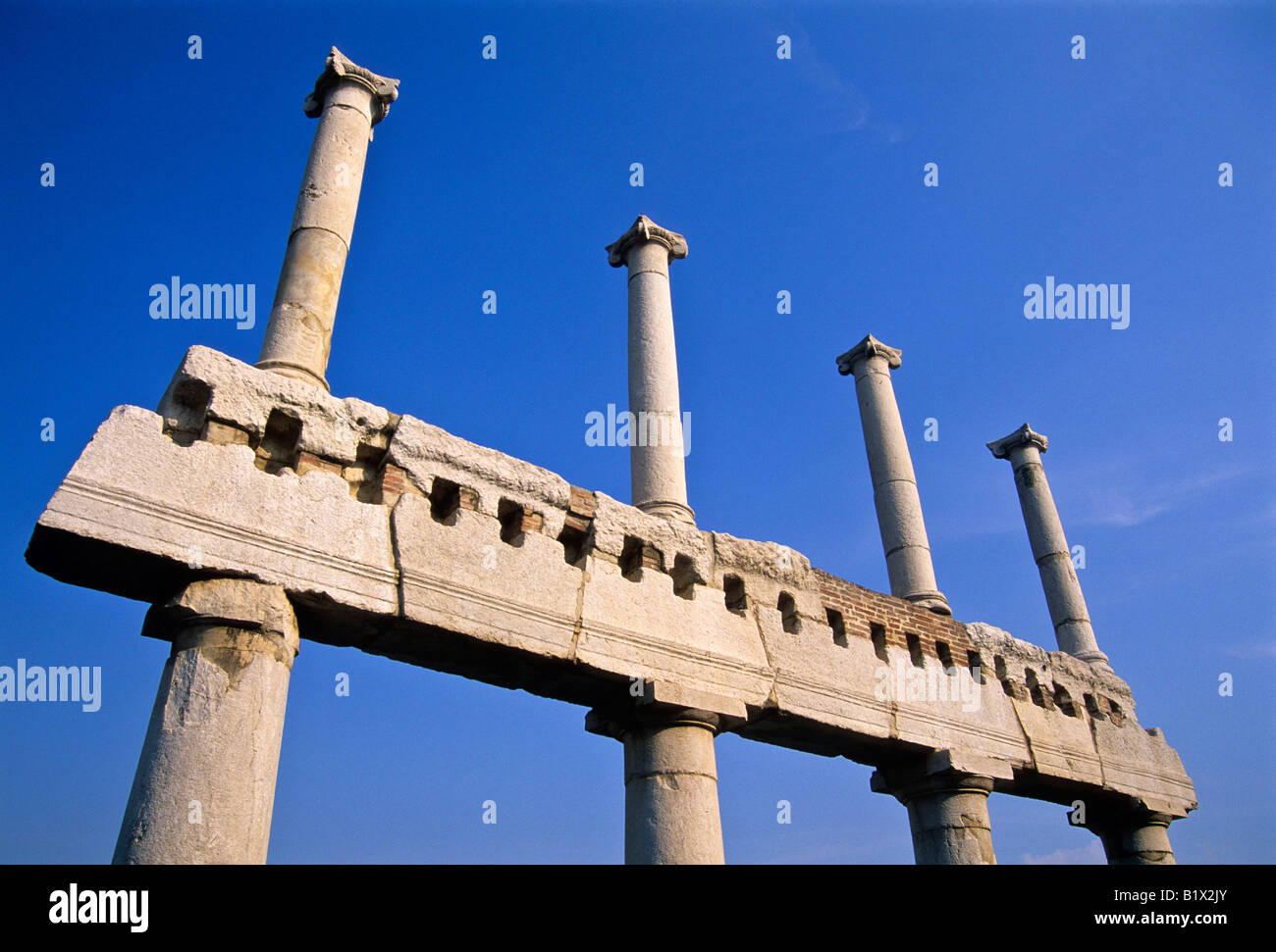 Columnas, foro romano, Pompeya, provincia de Nápoles, Campania, Italia Foto de stock