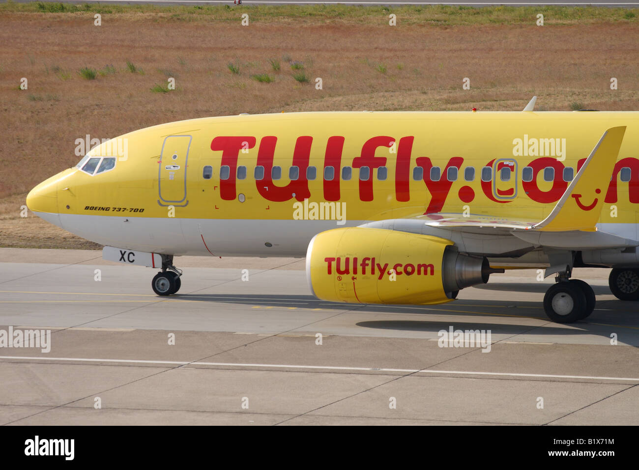 Avión de pasajeros tui fotografías e imágenes de alta resolución - Alamy