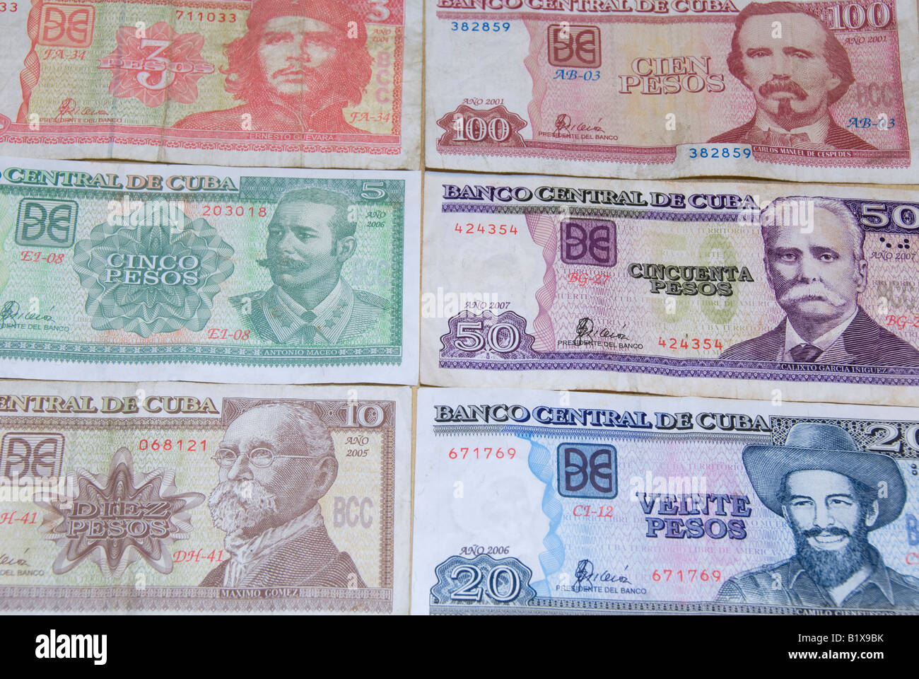 Los billetes de pesos cubanos Fotografía de stock Alamy