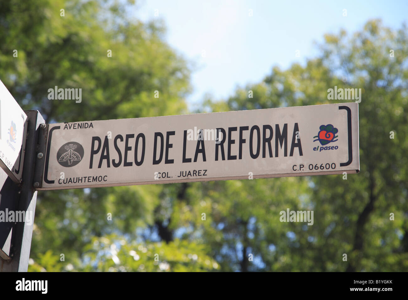Firmar Por El Paseo De La Reforma Arteria Principal De La Ciudad De Mexico Mexico Fotografia De Stock Alamy