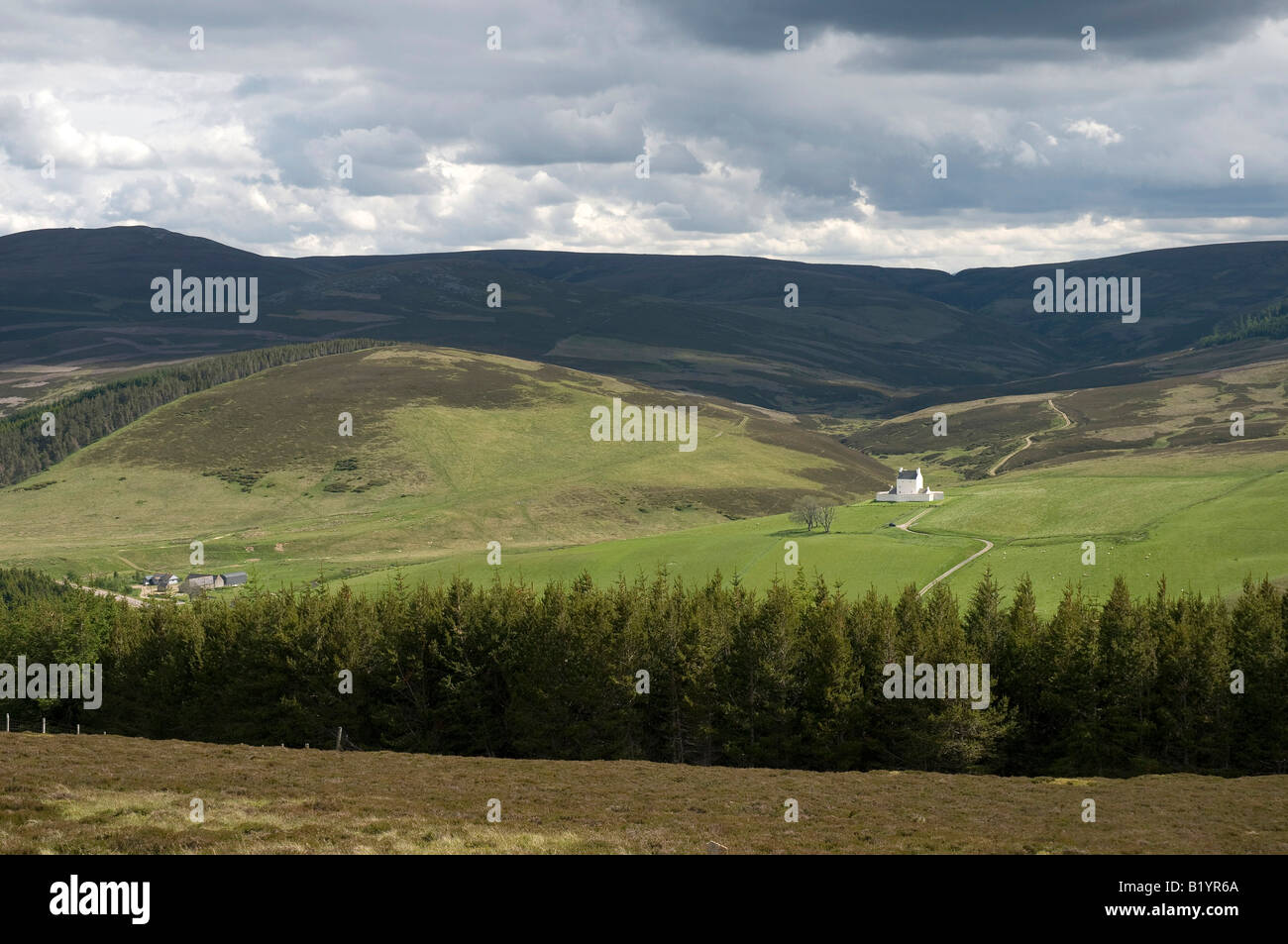 Corgarff Castle y el upper Strathdon, aberdeenshire, Highlands escocesas Foto de stock