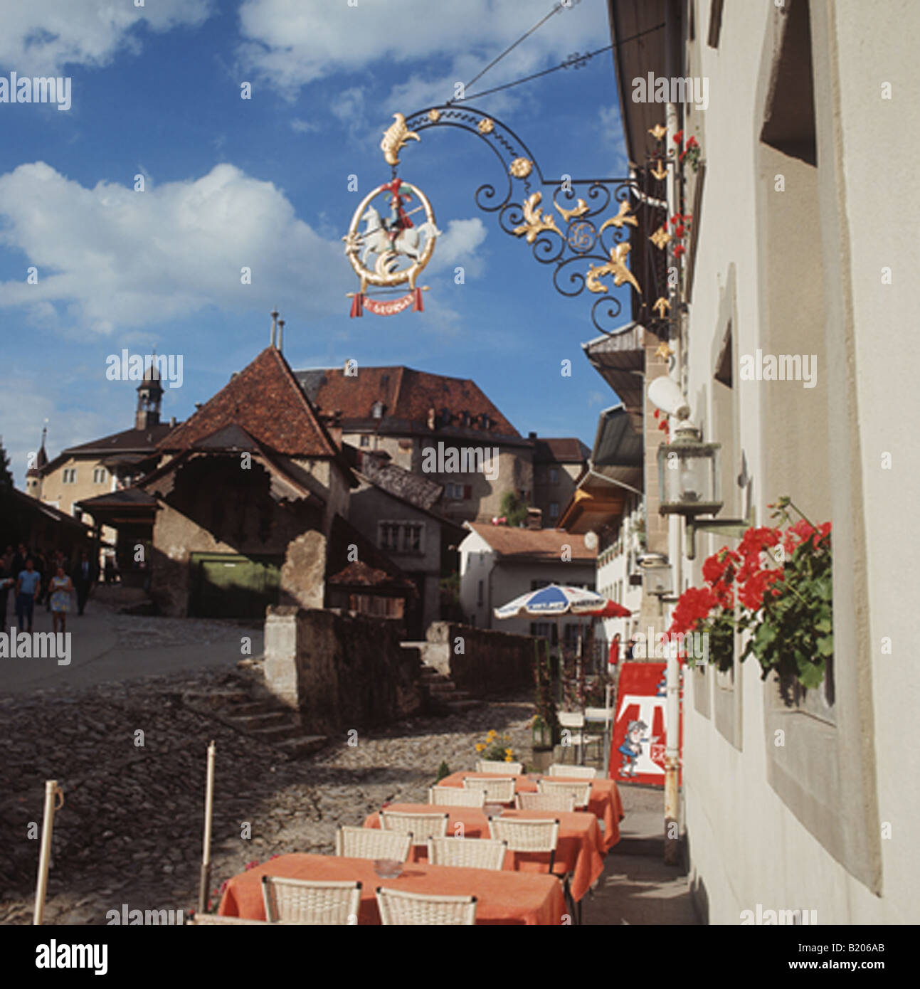 Suiza, Gruyere, a corta distancia de Montreux en el lago de Ginebra. El  producto más famoso de lejos siendo queso gruyere Fotografía de stock -  Alamy