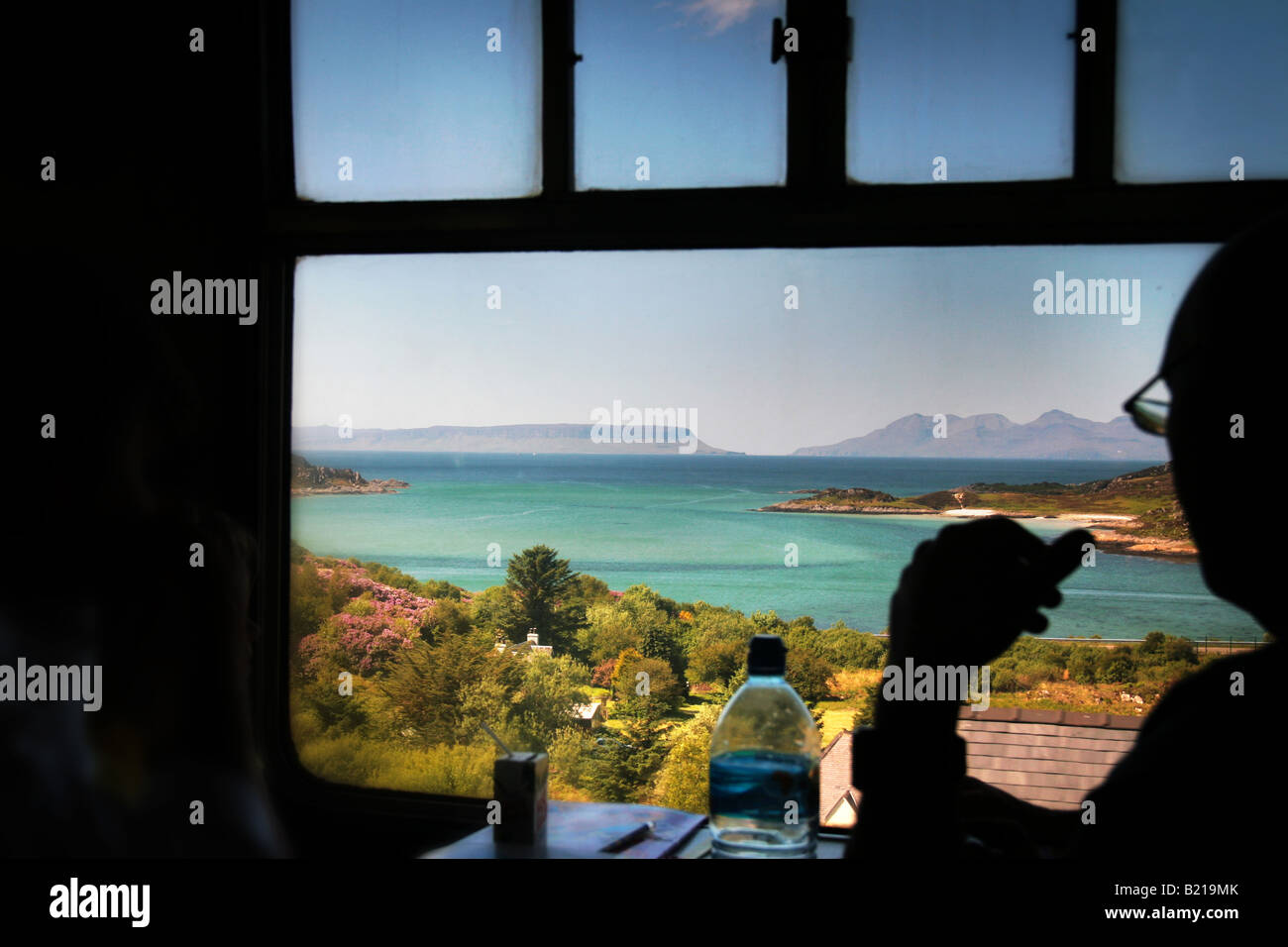 Vista desde la ventana del tren de vapor jacobita Foto de stock