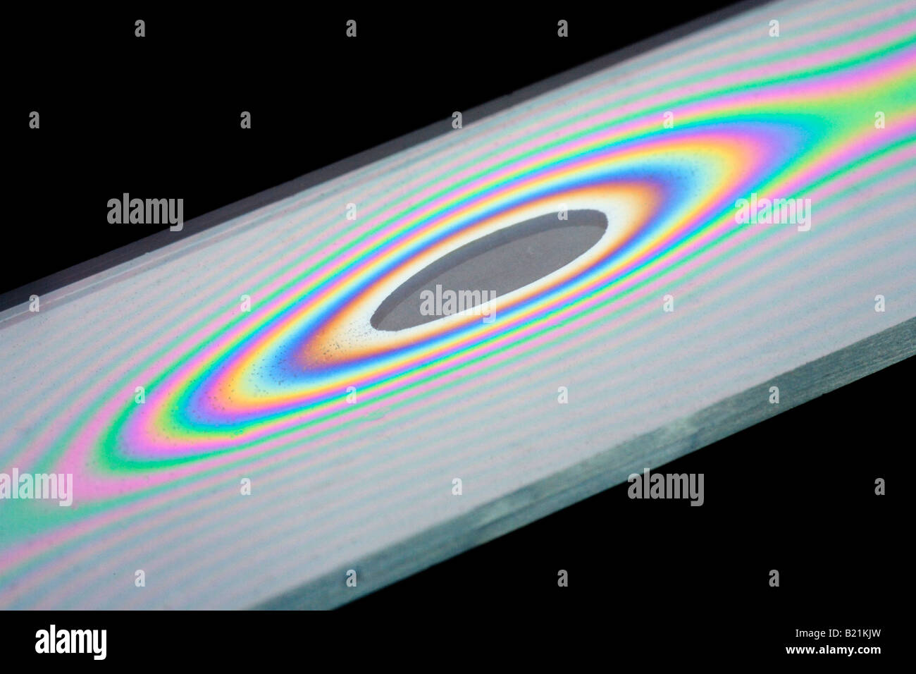 Los anillos de Newton aparecen en una capa delgada de aire entre dos vasos  Fotografía de stock - Alamy