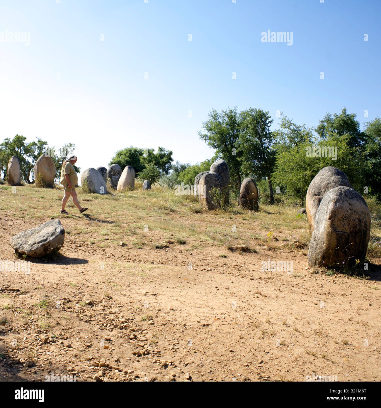 Stone Circle, El cromlech de Almendres, Évora, Portugal Foto de stock