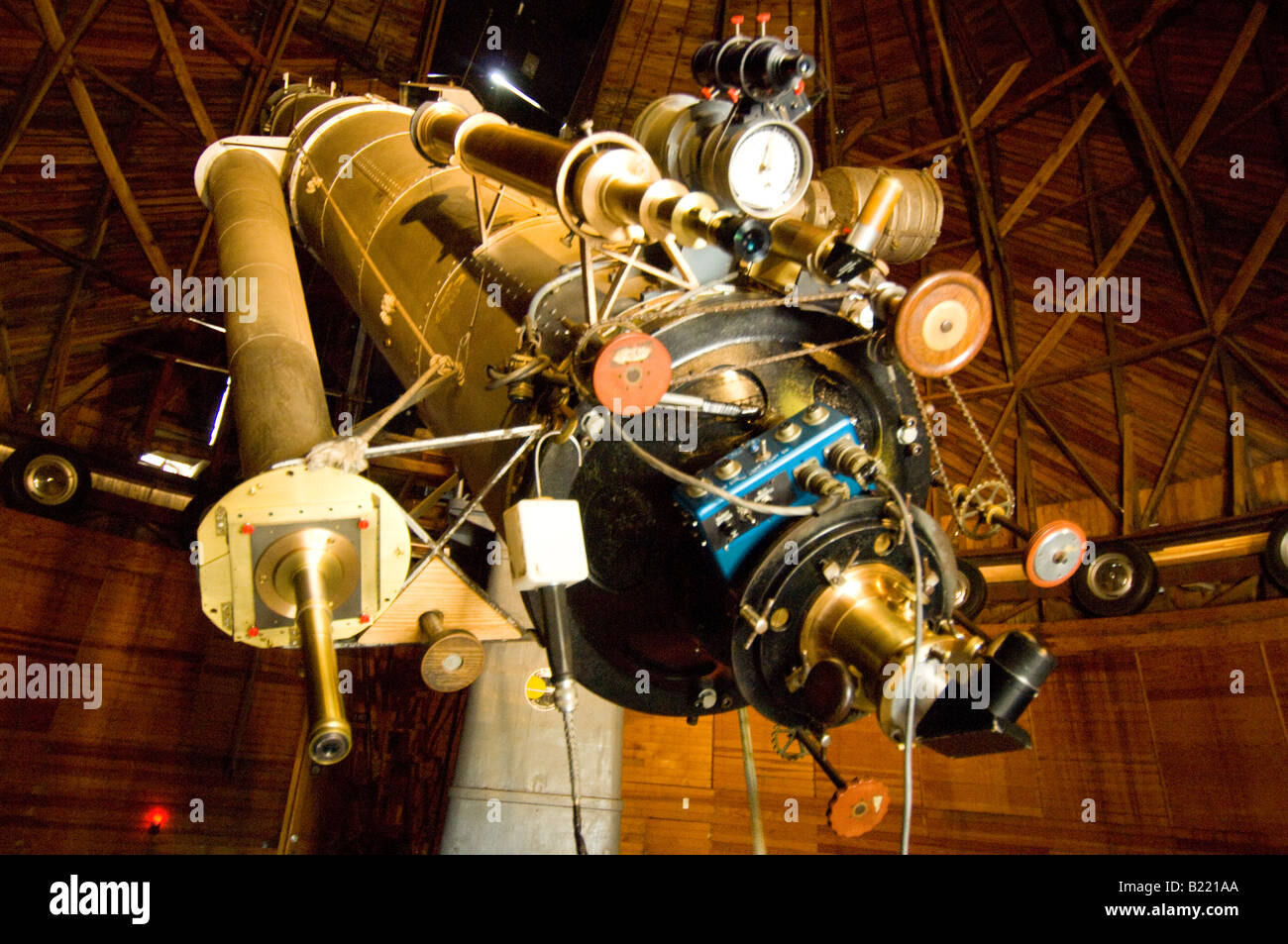 El telescopio de refracci n en la cúpula de Plutón en el Observatorio Lowell donde Clyde Tombaugh descubrió Plutón. Foto de stock