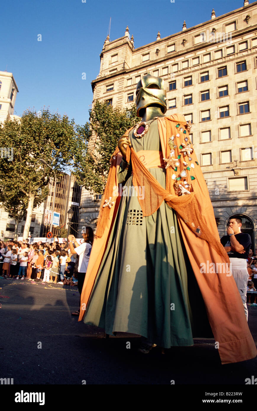 5m Gegantes desfile de gigantes en la Plaça Reial Festa de la Merce Barcelona Cataluña España Foto de stock