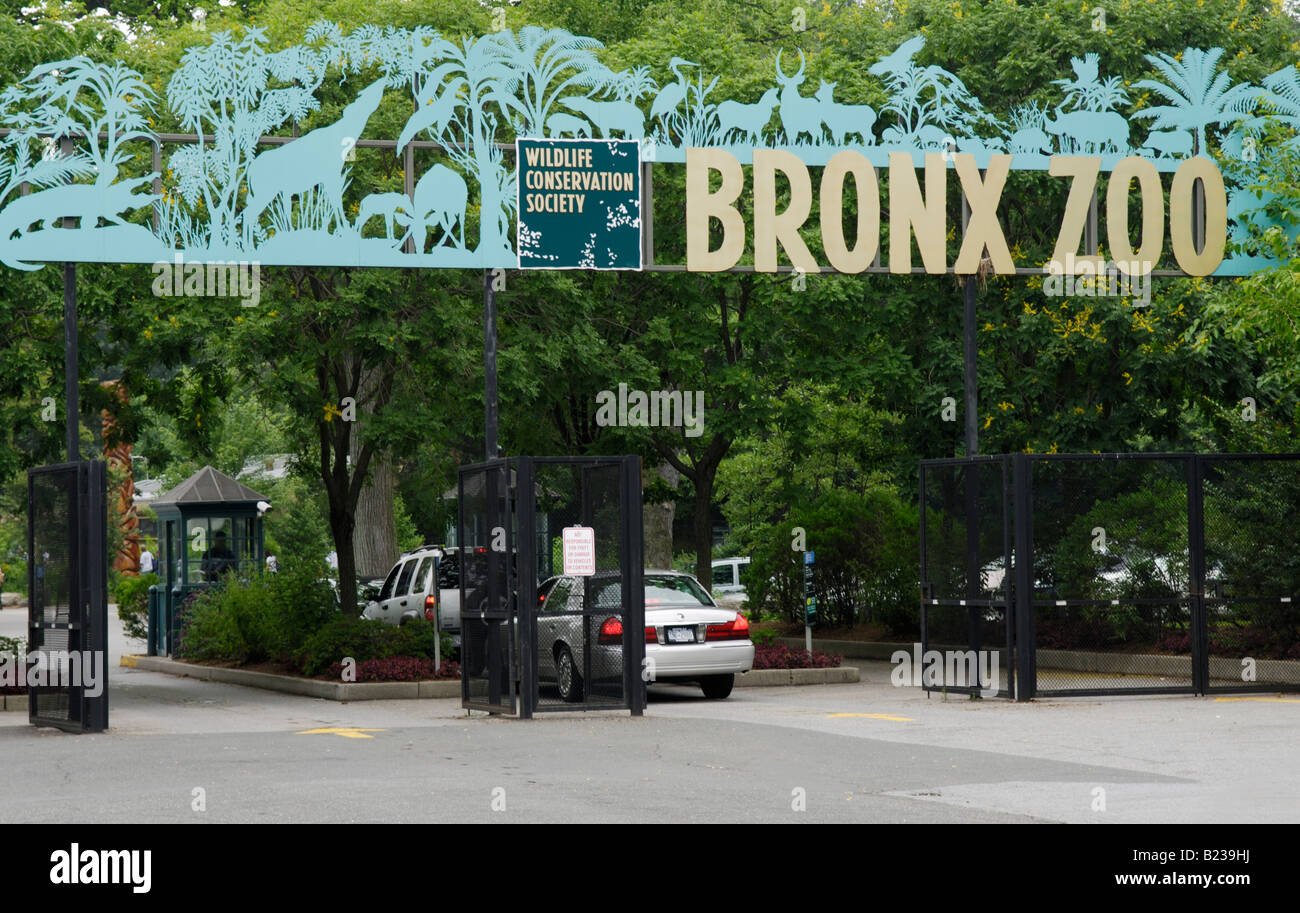 La entrada al Zoológico del Bronx Foto de stock