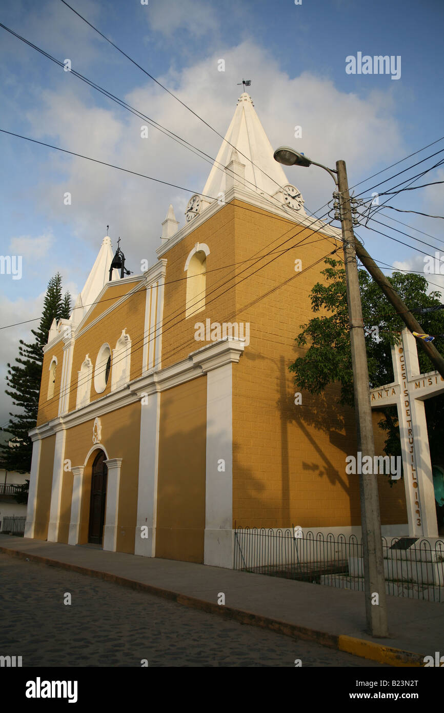 Iglesia Católica, Trujillo, Honduras Fotografía de stock Alamy