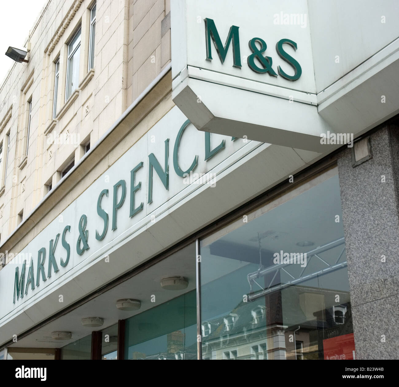 Marks & Spencer escaparates Foto de stock