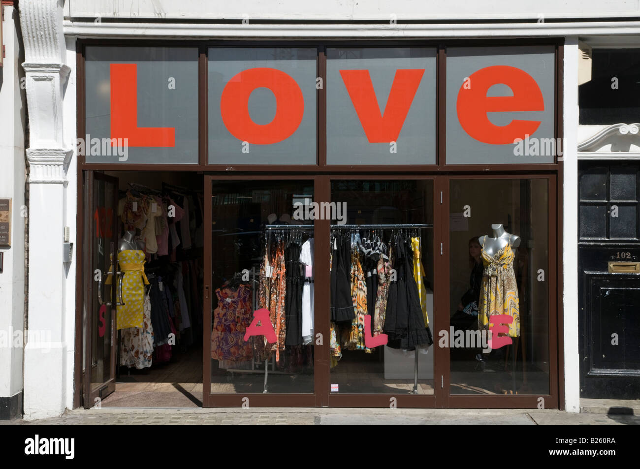 Tienda de ropa emergente, Londres, Inglaterra Fotografía de stock - Alamy