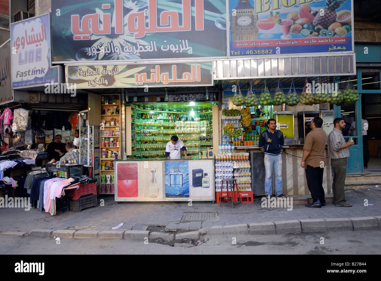 Tienda en la calle del mercado, Ammán, Jordania, Arabia Foto de stock