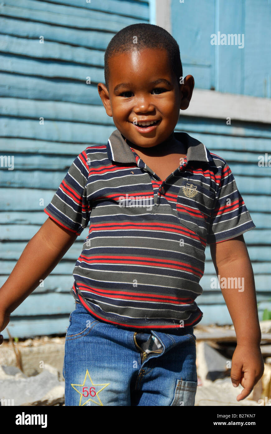 Muchacho juguetón en Neiba, República Dominicana Fotografía de stock