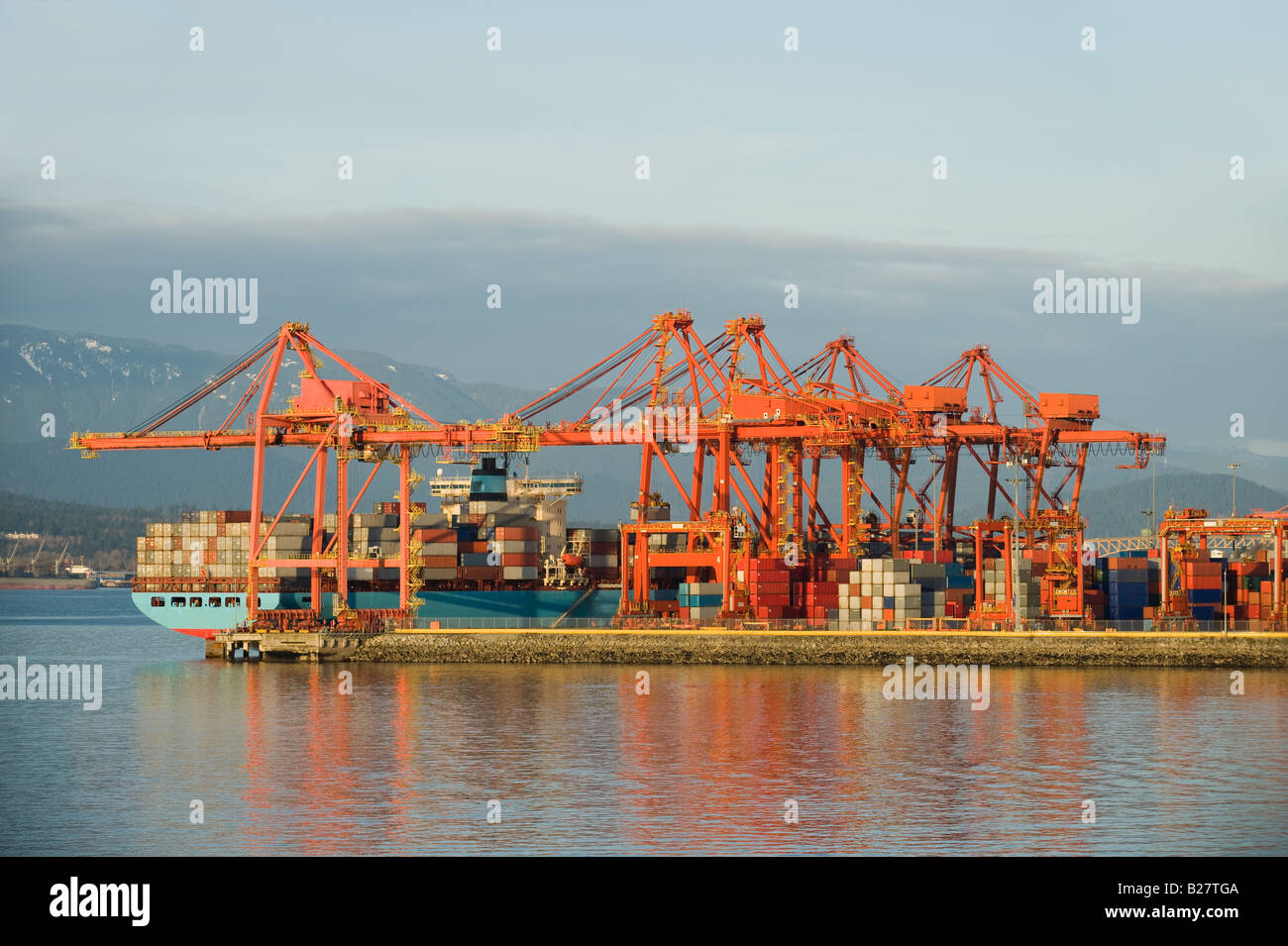 Buque de carga en el muelle, Vancouver, British Columbia, Canadá Foto de stock