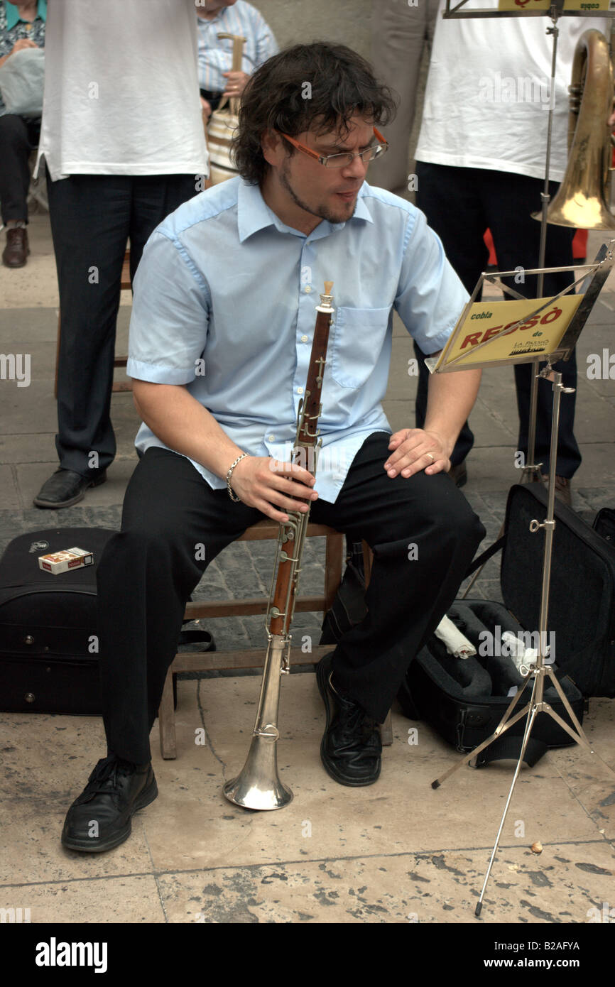 Man traditional catalan wind instrument fotografías e imágenes de alta  resolución - Alamy