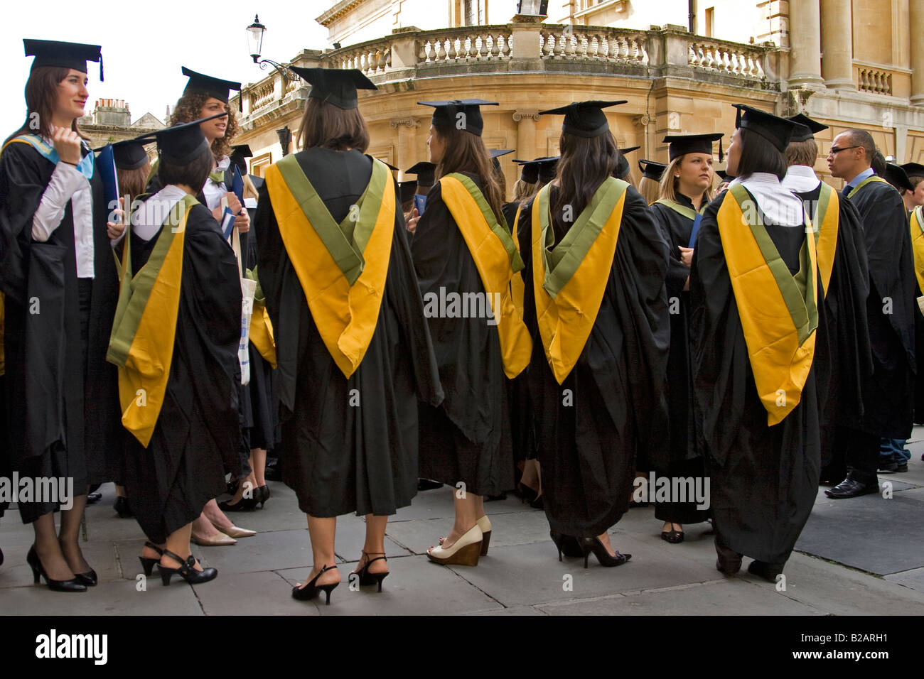 Ceremonia de graduación universitaria trajes de baño Fotografía de stock -  Alamy