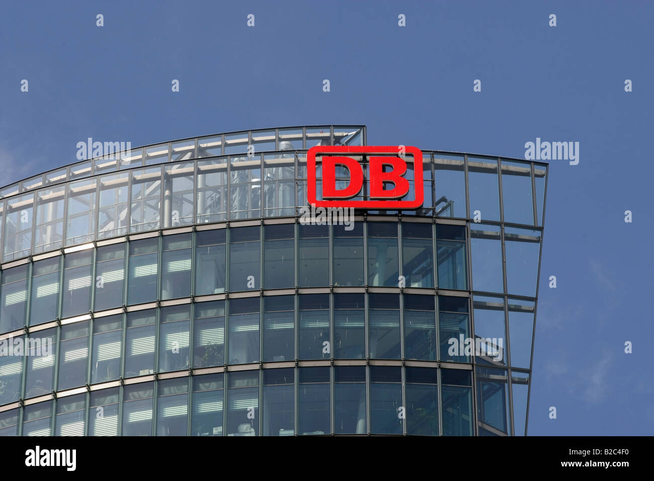 Deutsche Bahn, la compañía ferroviaria nacional alemana sede corporativa, la plaza Potsdamer Platz, Berlín, Alemania, Europa Foto de stock