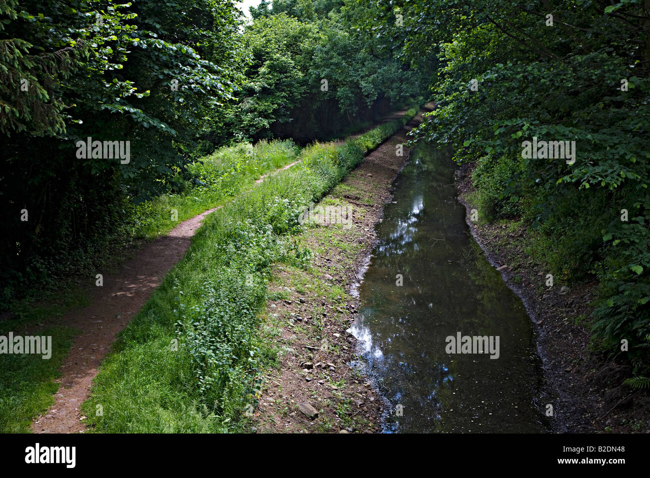 Brecon y Abergavenny canal vacío de agua para reparaciones Gales UK Foto de stock