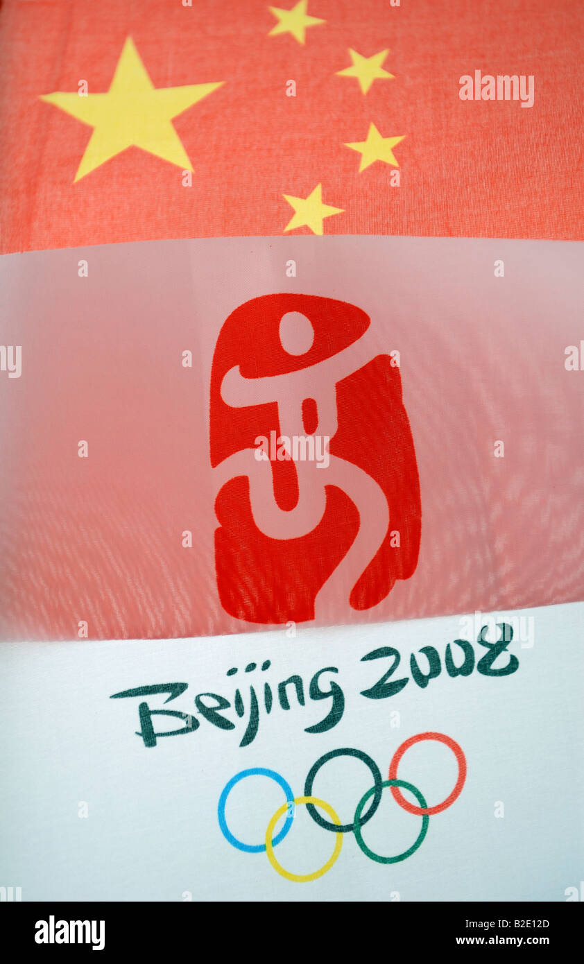 Juegos Olímpicos de Beijing 2008 logo oficial y la bandera nacional china. 27-Jul-2008 Foto de stock