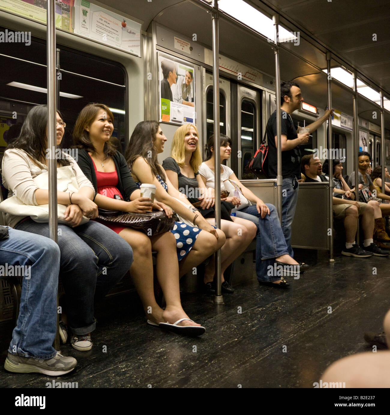 Interior del metro de boston fotografías e imágenes de alta resolución