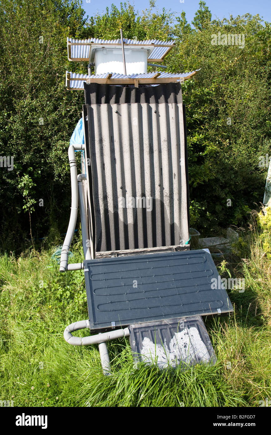 Hecho en casa camping ducha con paneles solares para calefacción UK Foto de stock