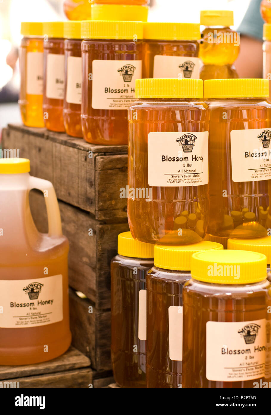 Miel natural a la venta en un mercado de granjeros Fotografía de stock -  Alamy