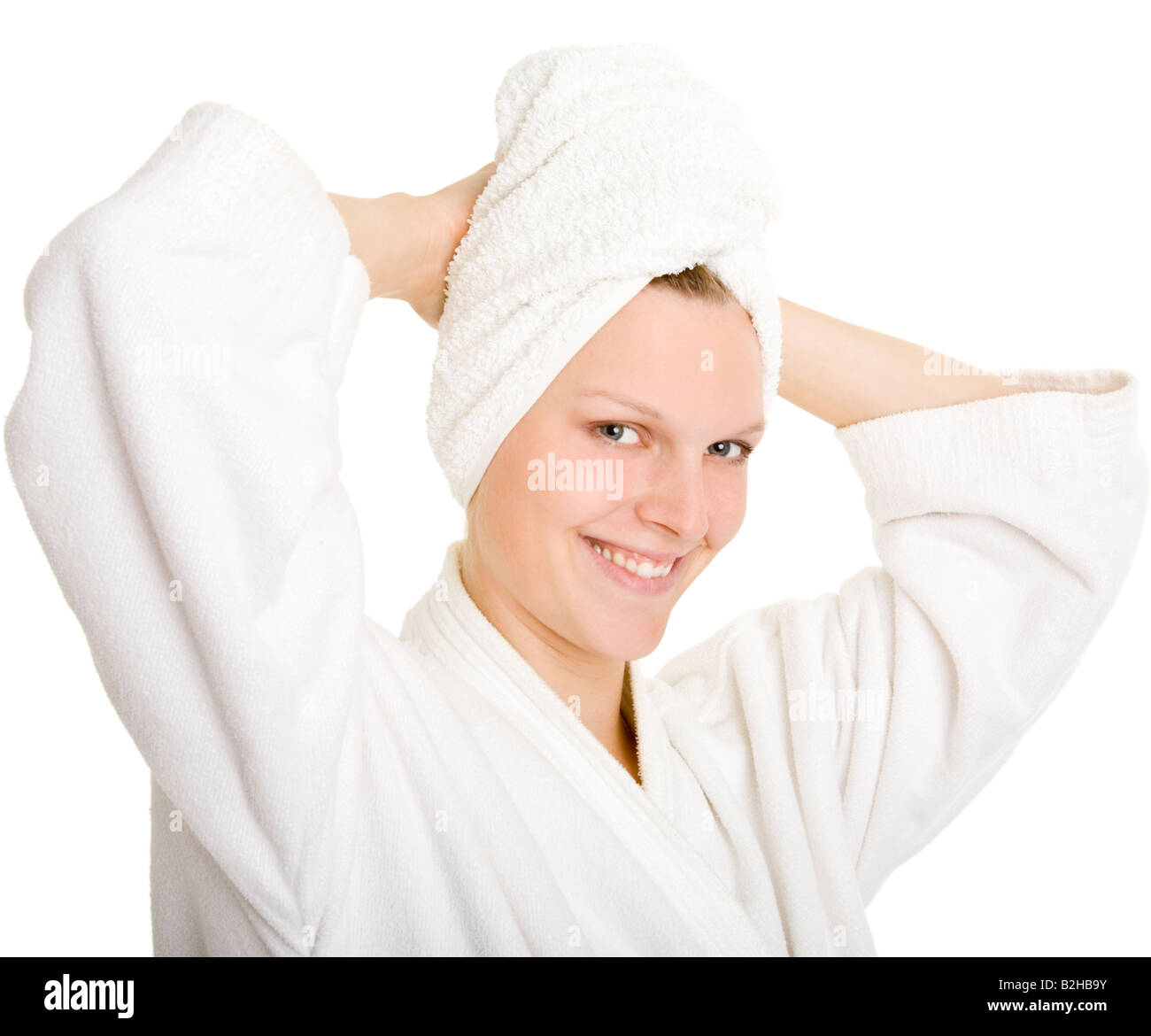 Estructuralmente Tranquilidad Puñado Sonriente joven mujer atractiva rubia lavarse el cabello enrollado albornoz  albornoz albornoz bañado de cuidado corporal herida sonriente toalla  femenina Fotografía de stock - Alamy