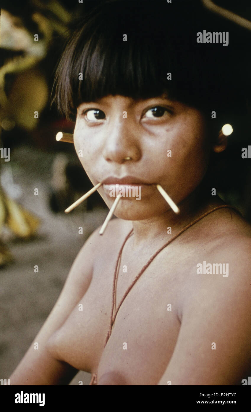 Mujeres Yanomamis Fotos e Imágenes de stock - Alamy