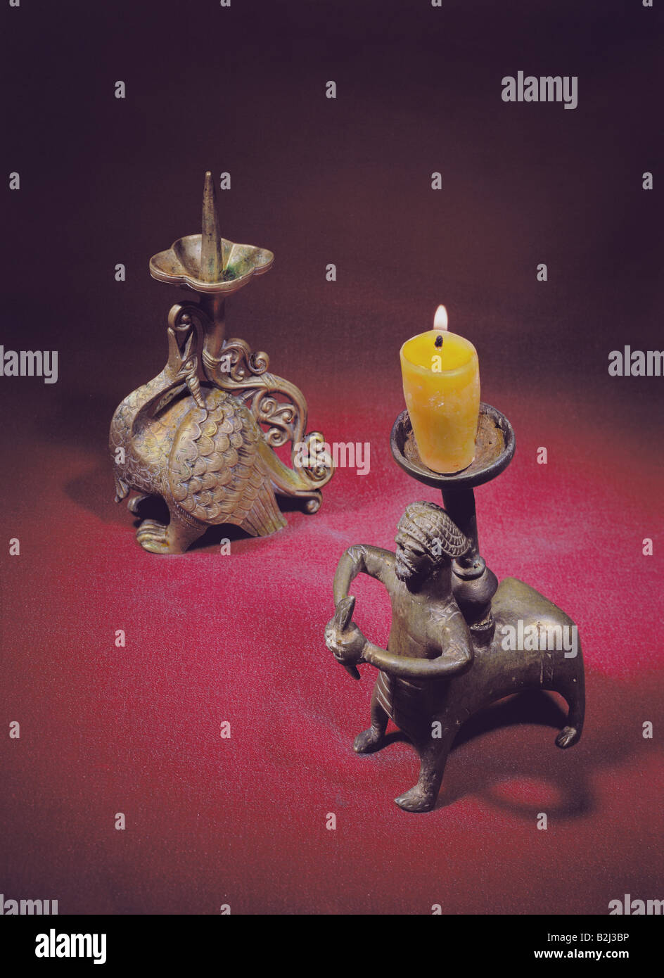 Habitación, lámparas, candeleros, latón, siglo 12, Museo Nacional