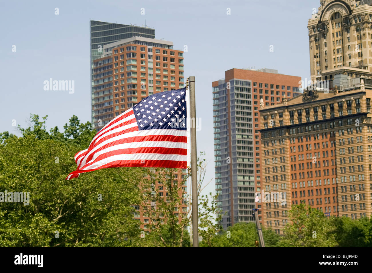 La bandera americana en el centro de Manhattan Foto de stock