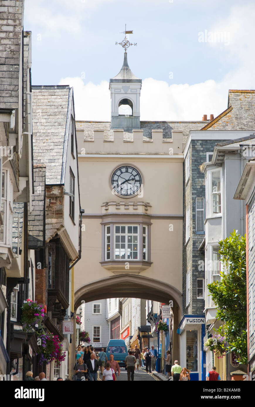 La torre del reloj en la calle alta en Totnes Devon Foto de stock