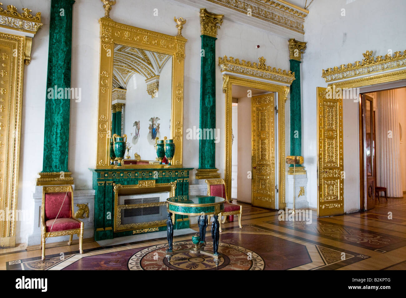 Malaquite Hall en el Museo Estatal del Hermitage, San Petersburgo, Rusia Foto de stock