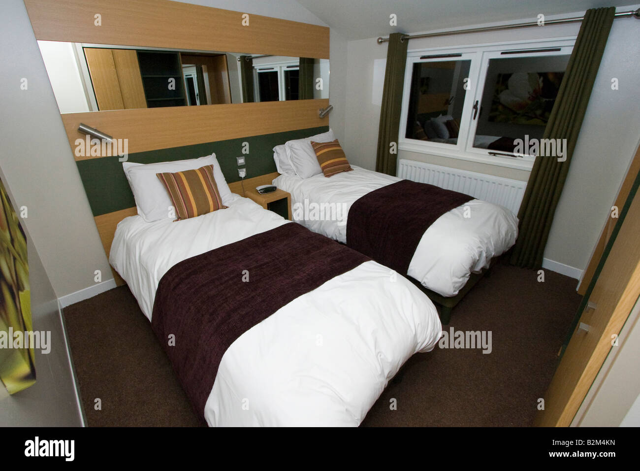 Dos camas tamaño twin en el Lake District UK 12 7 2007 Fotografía de stock  - Alamy