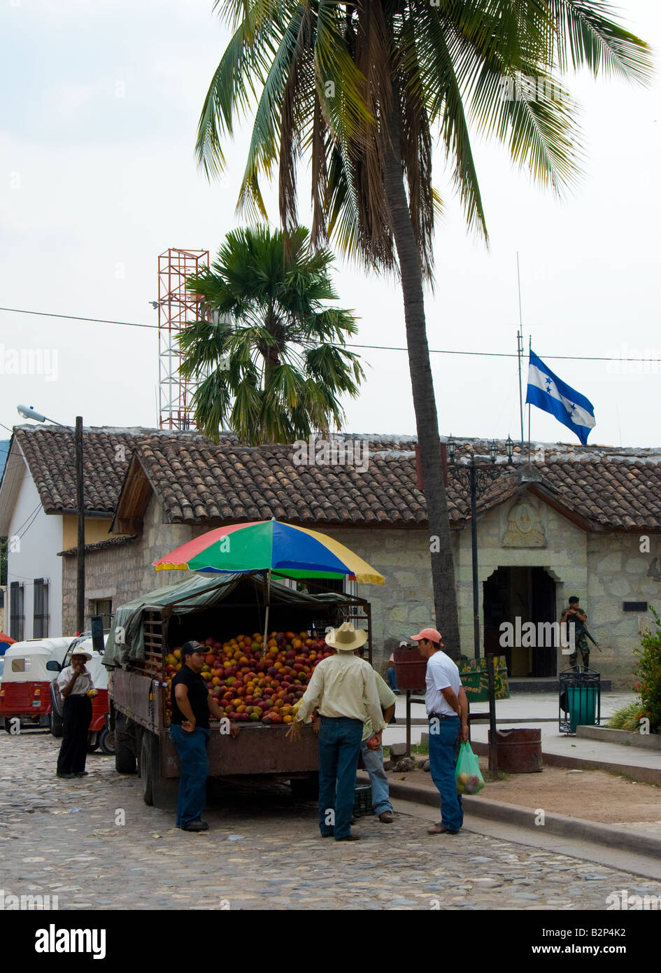 Vendiendo frutas en Copan Ruinas Foto de stock