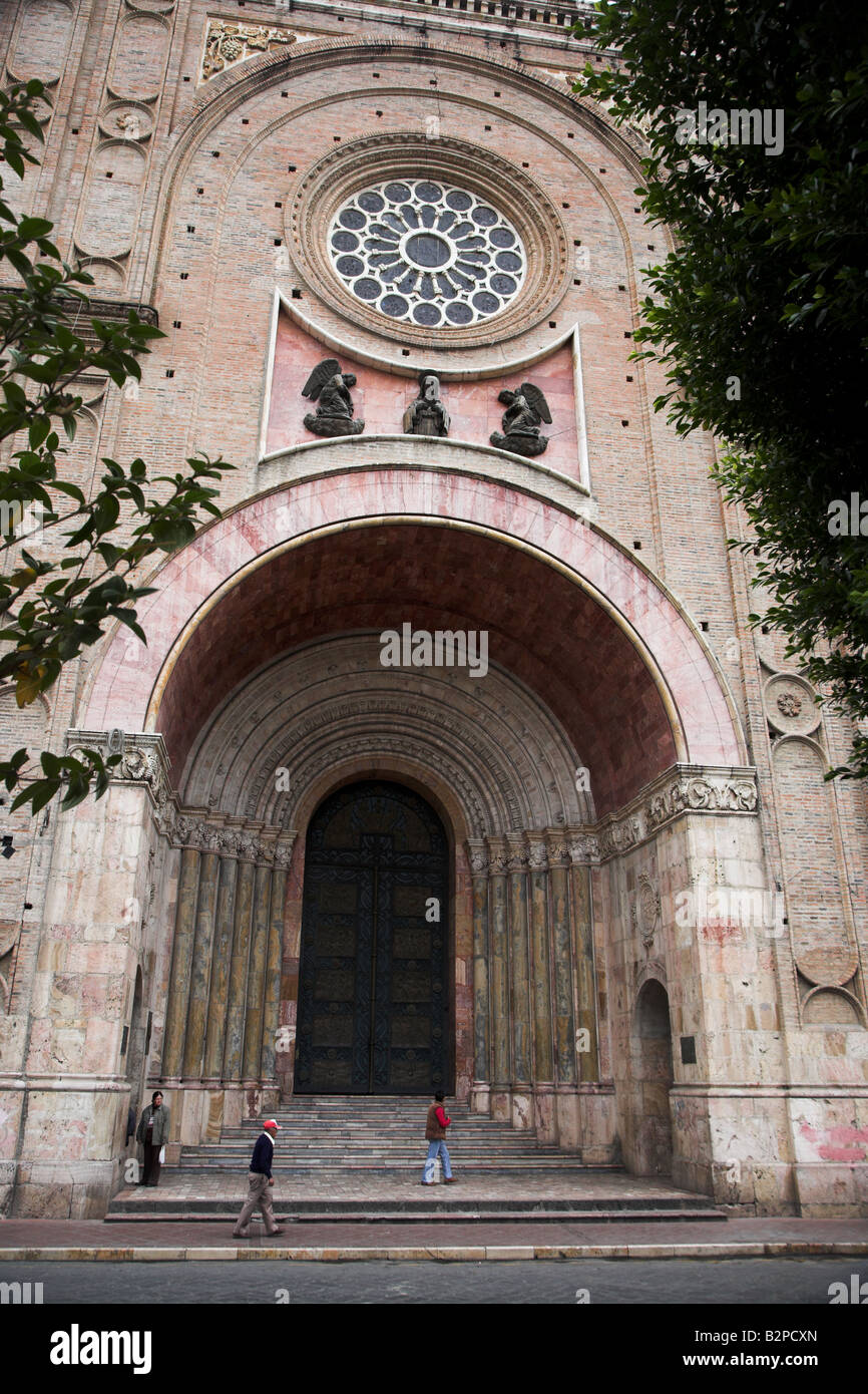 La Adornada Puerta De La Catedral De La Inmaculada En La Ciudad De