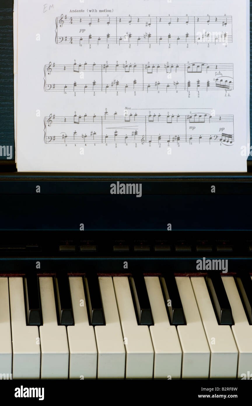 Teclas del piano y partituras Foto de stock