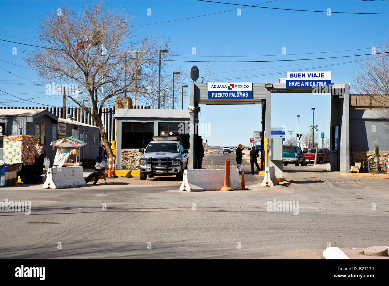 Puesto Fronterizo en EE.UU. cerca de Columbus, Nuevo México en Palomas  México Fotografía de stock - Alamy