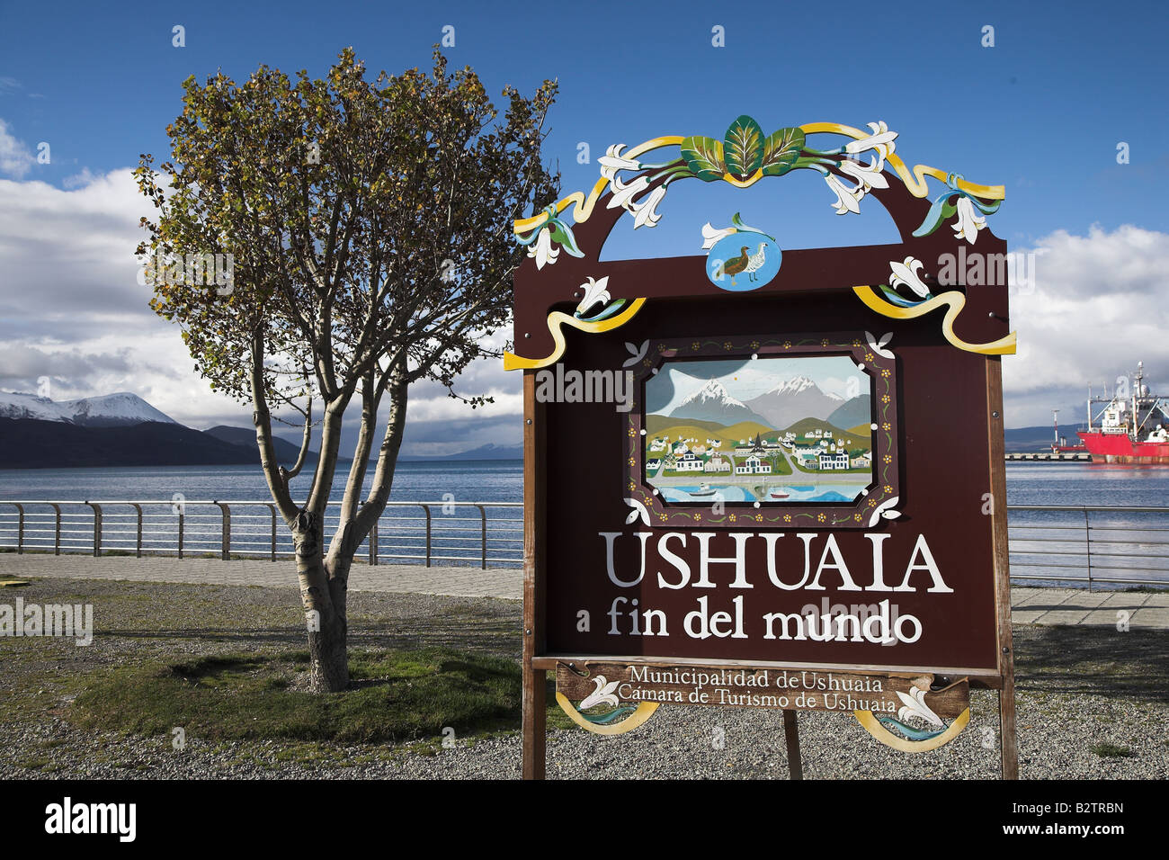 Signo de la ciudad de Ushuaia, la ciudad más austral del planeta, en la  Patagonia, Argentina. Fin del Mundo o el fin del mundo Fotografía de stock  - Alamy