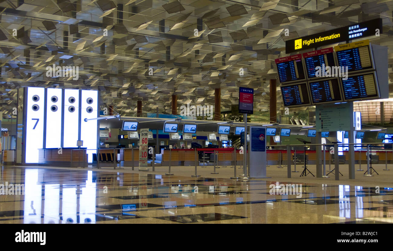 Tres terminales interiores sala de salidas del aeropuerto de Changi de Singapur Foto de stock