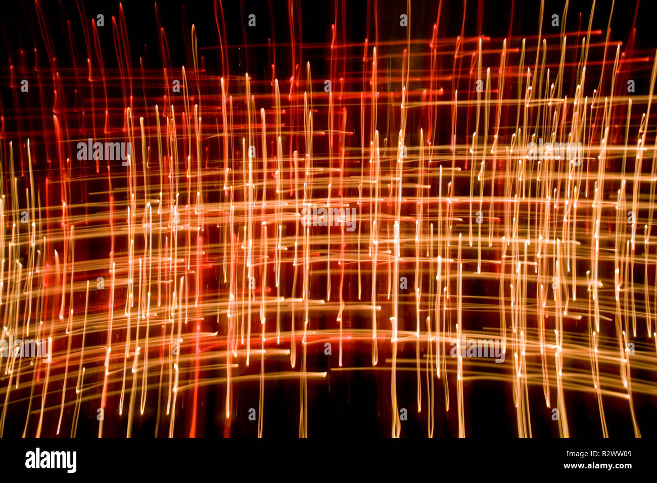 Llamas de Velas abstracto tomada con una velocidad de obturación lenta en una catedral Foto de stock