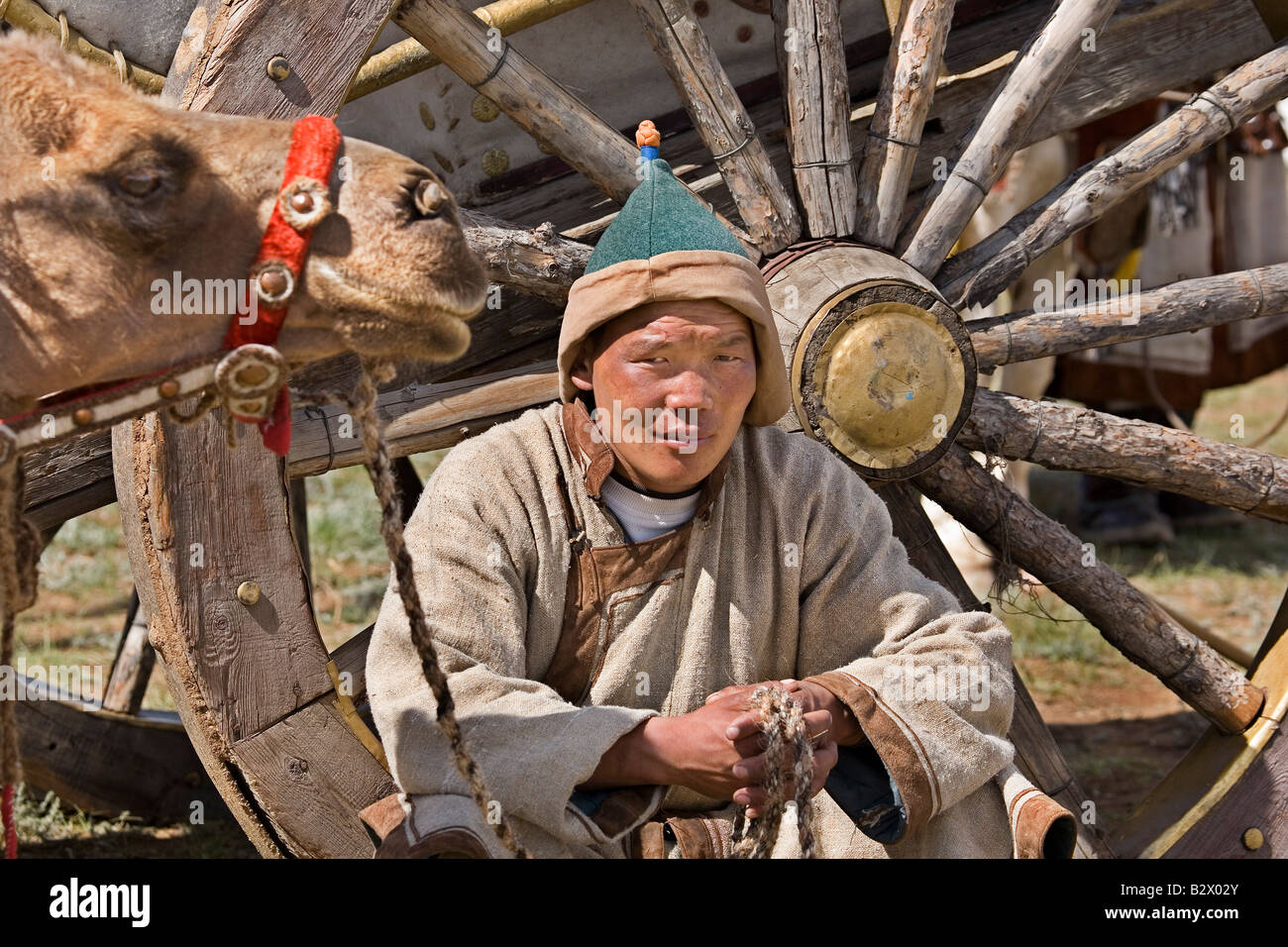 Una nueva promulgación de la unificación de las tribus mongoles bajo Gengis  Khan con 500 hombres de caballería en uniformes del siglo XIII Fotografía  de stock - Alamy