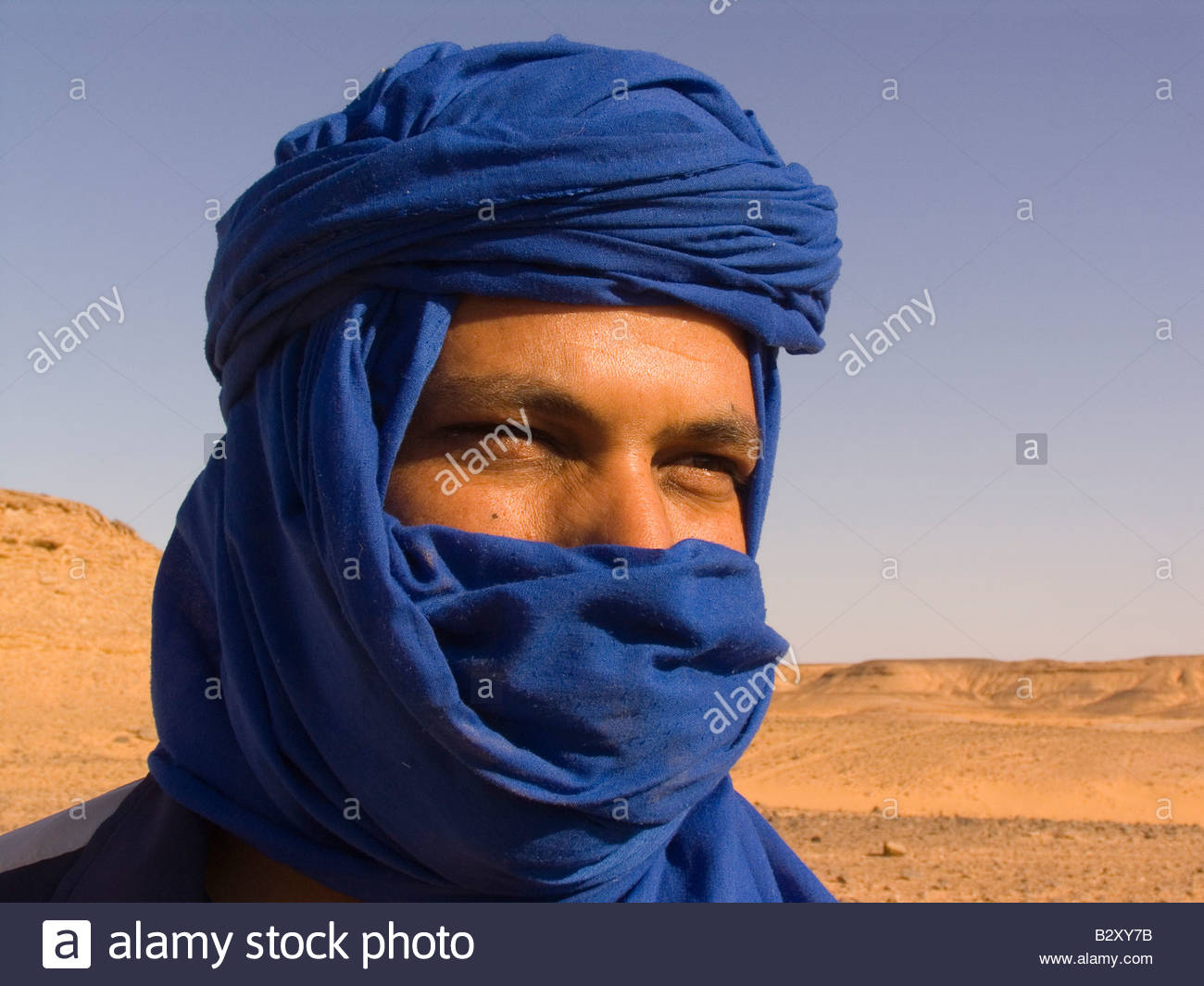 africa-libia-akakus-desierto-hombre-tuareg-b2xy7b.jpg