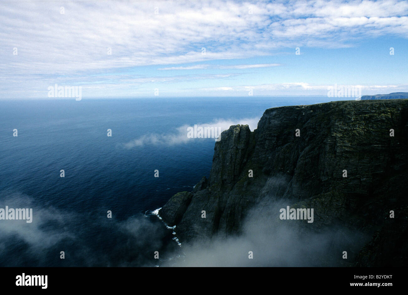 Noruega Nordkapp fiordo oriental y las nubes Foto de stock