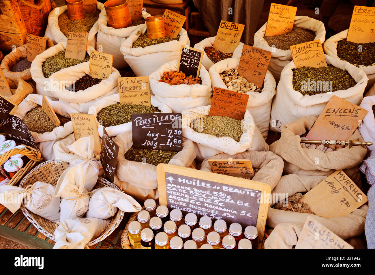 Hierbas en el mercado fotografías e imágenes de alta resolución Alamy