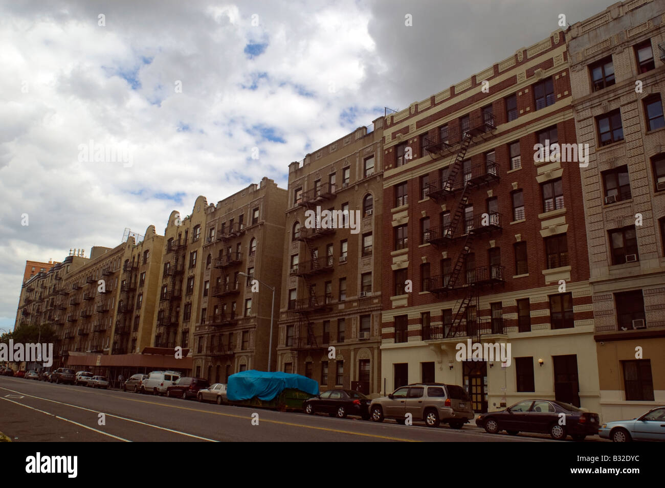 Amsterdam Avenue, en el barrio de Harlem de Nueva York Foto de stock