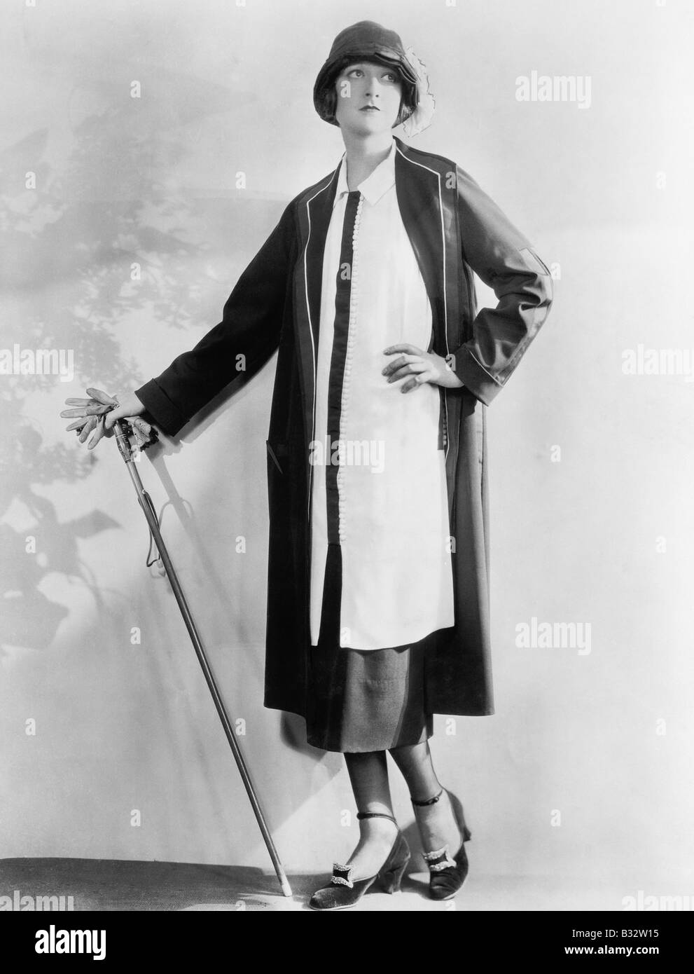Vestido de abrigo Imágenes de stock en blanco y negro - Alamy