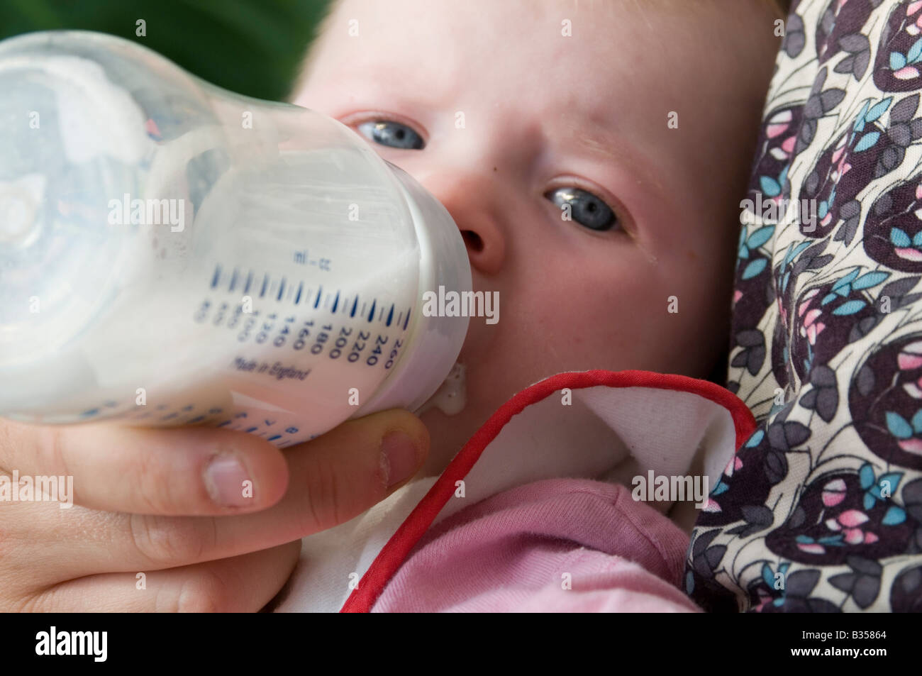 Leche de fórmula para bebés, Carrefour, Lyon, Francia Fotografía de stock -  Alamy