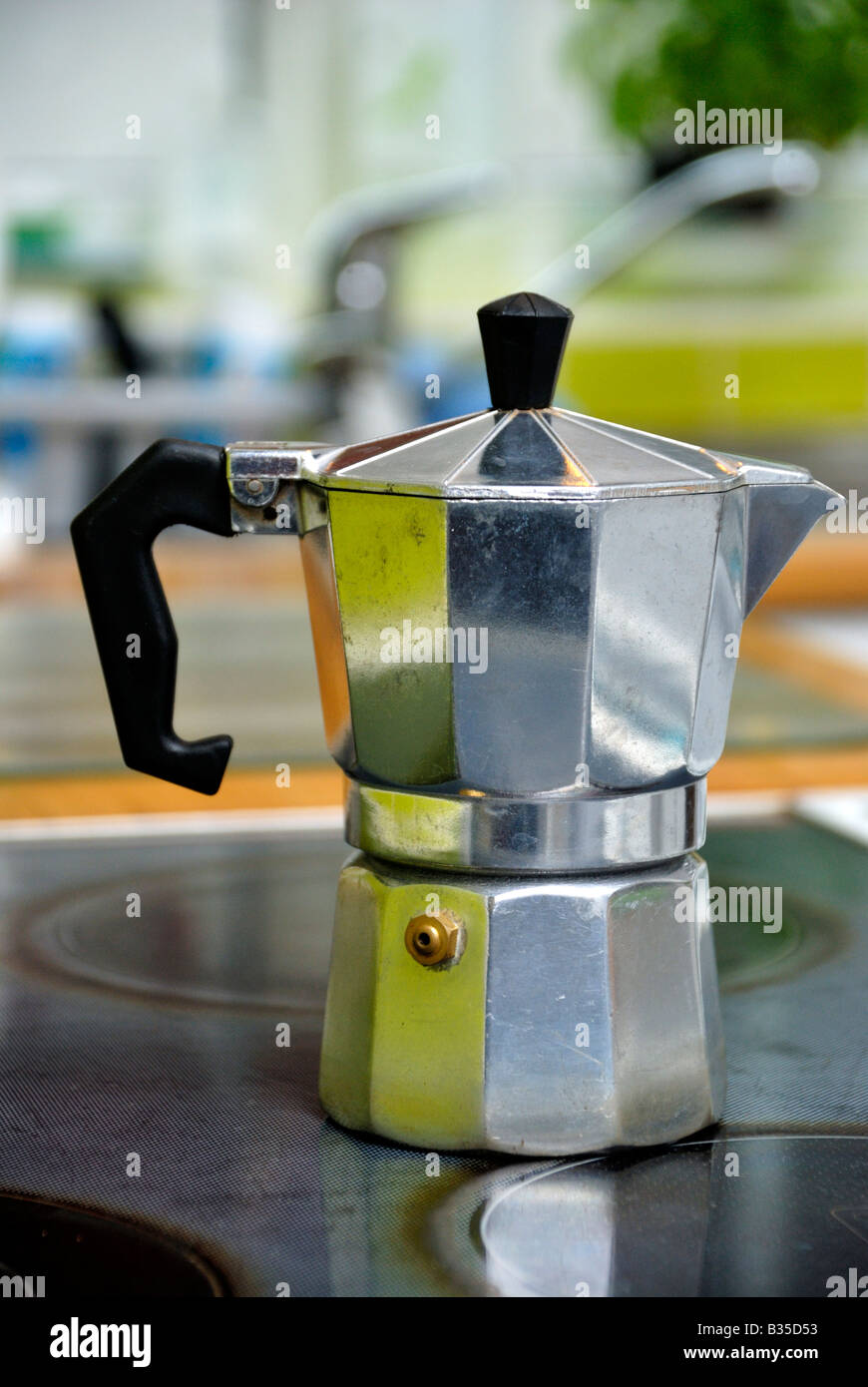 Hornilla moka cafetera expreso Fotografía de stock - Alamy