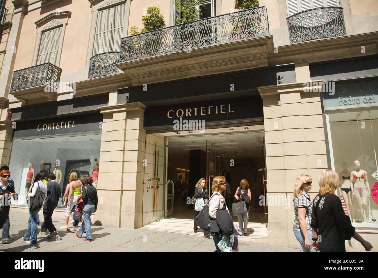 España Barcelona Cortefiel retail store en Passeig de Gracia, la