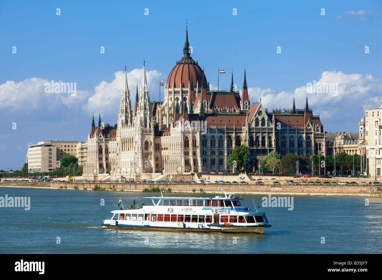 El río Danubio y al Parlamento en Budapest Hungría Foto de stock